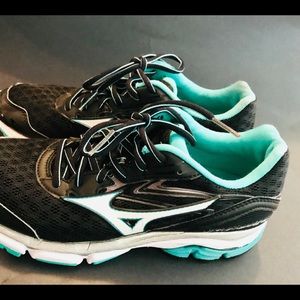 Women’s Mizuno Wave Inspire 12 Athletic Shoes